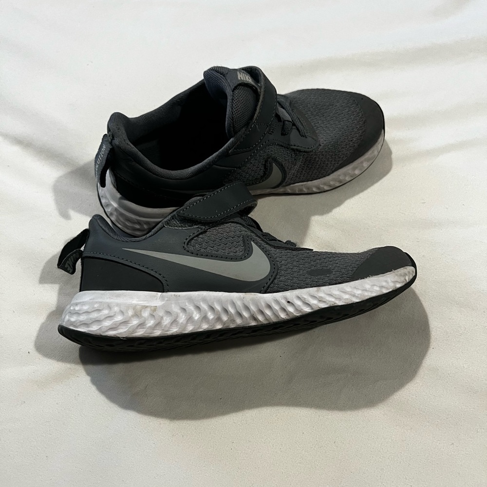 Nike Revolution kids sneakers grey
